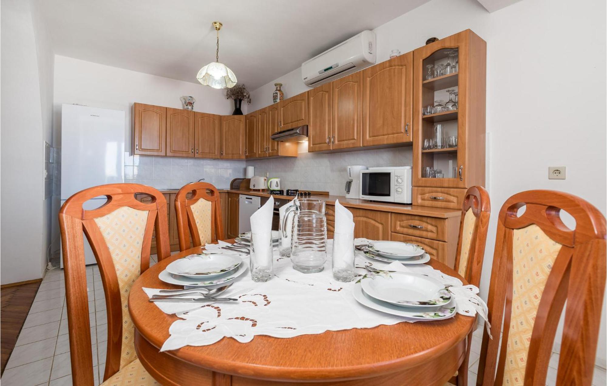 סווטי יוראי Nice Apartment In Sv,Juraj With Kitchen מראה חיצוני תמונה