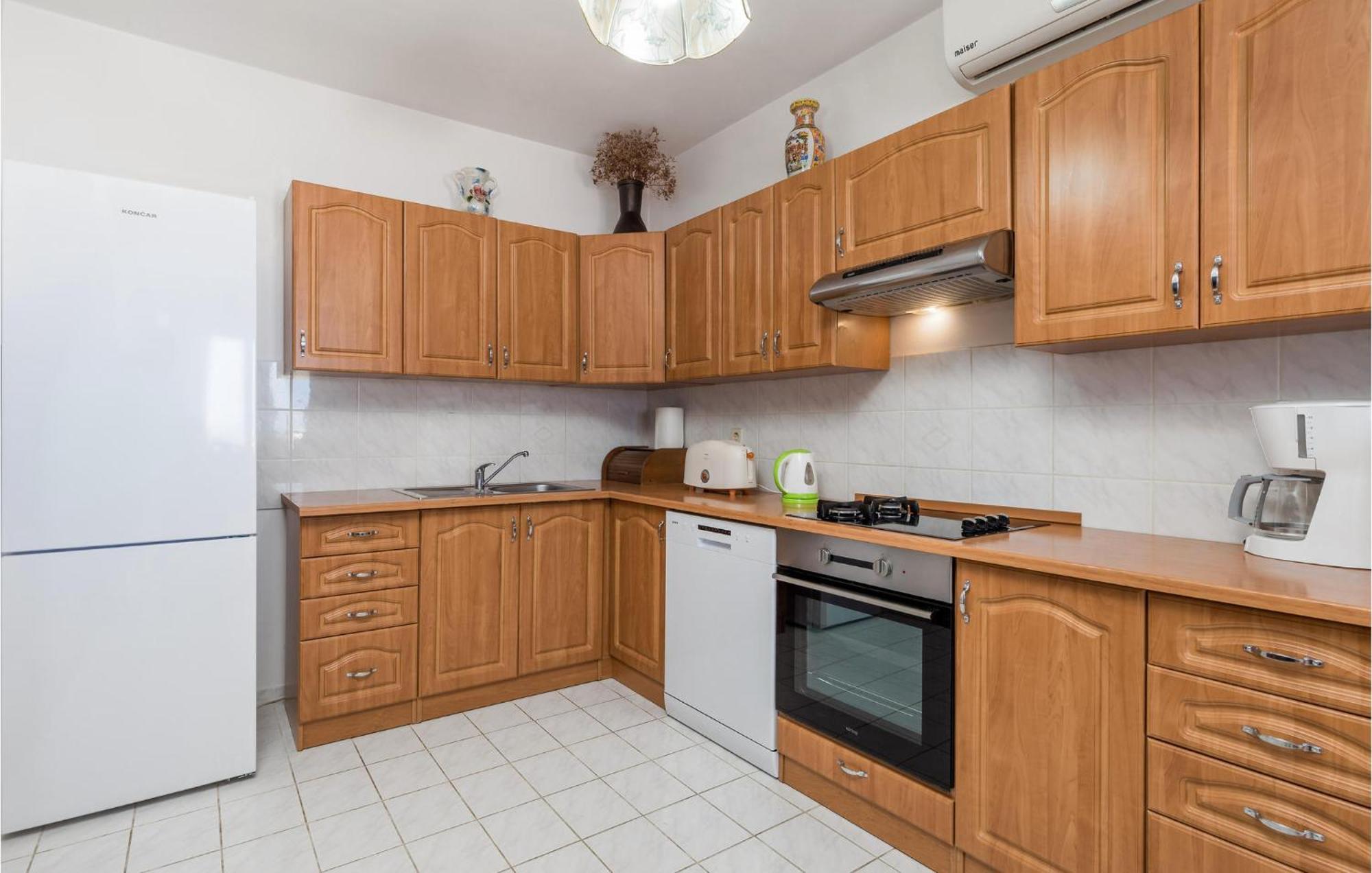 סווטי יוראי Nice Apartment In Sv,Juraj With Kitchen מראה חיצוני תמונה